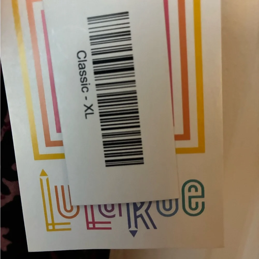 LuLaRoe Floral Classic Tee -super soft -NWT XL - Picture 3 of 4